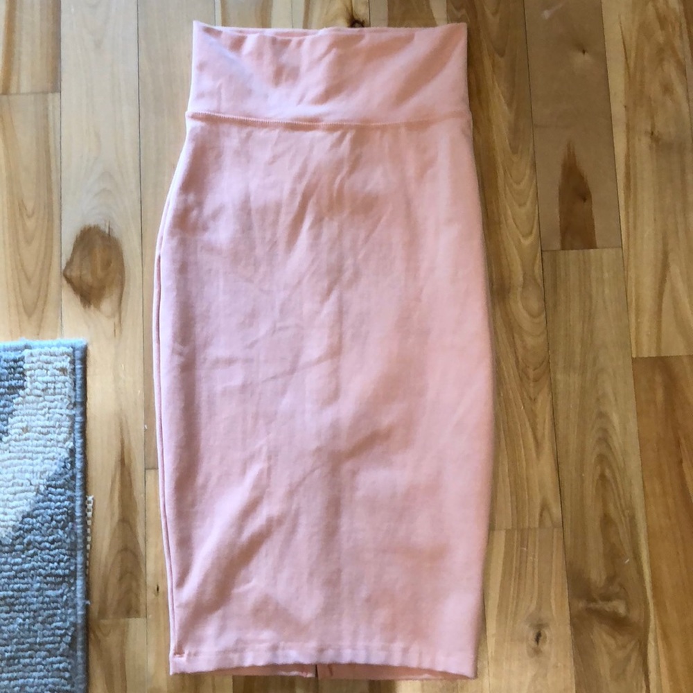 Light coral form fitting midi skirt